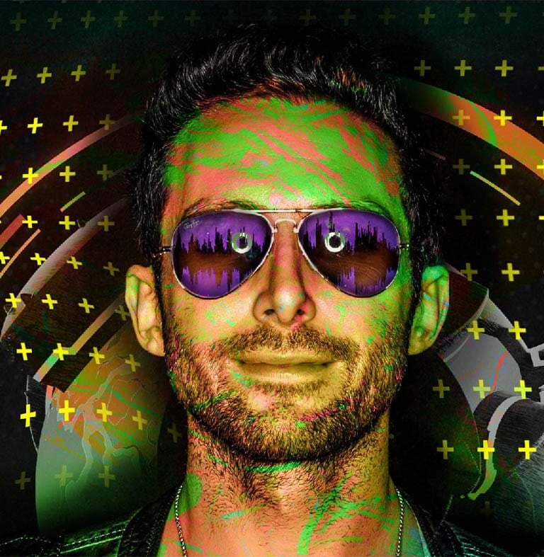 Mann mit Sonnenbrille vor einem bunten, grafischen Hintergrund in lebhaften Farben.